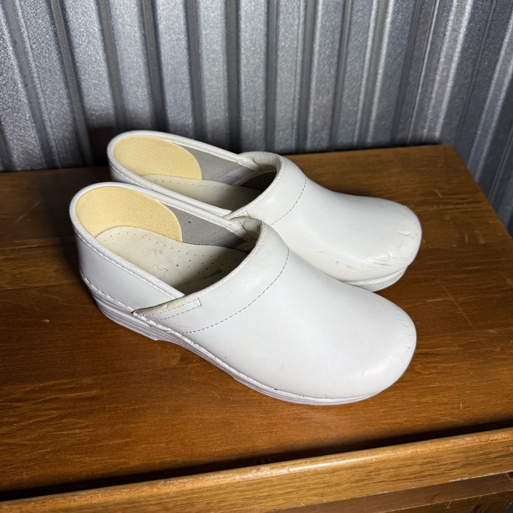 White Leather Dansko Clogs Size 39 New With Defects, No Box, Professional, Nurse - Picture 12 of 12
